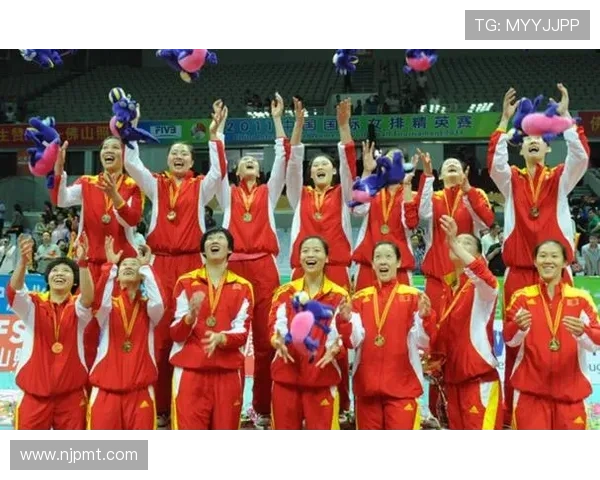 中国女排逆转夺冠展现团队精神再掀全国排球热潮 中国女排逆转夺冠展现团队精神再掀全国排球热潮