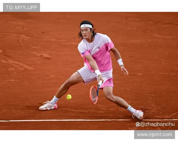 世界网球新星横扫赛场 创下多项历史纪录引发热议 世界网球新星横扫赛场 创下多项历史纪录引发热议