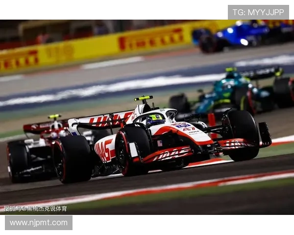F1赛季最新动态：顶级车队争夺激烈 新兴车手崭露头角 赛道变化引发关注