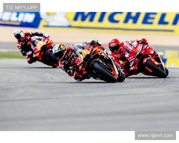 MotoGP赛季最新动态：新车手加入、技术革新与赛事激烈角逐引发热议