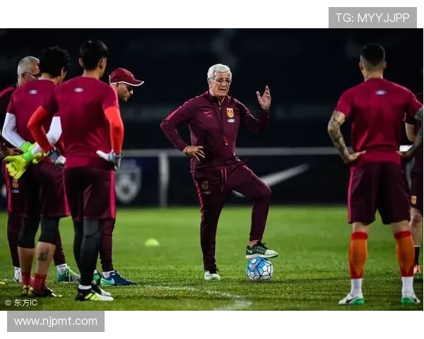 中国足球国家队备战亚洲杯 新任主帅首次公开亮相分析球队目标