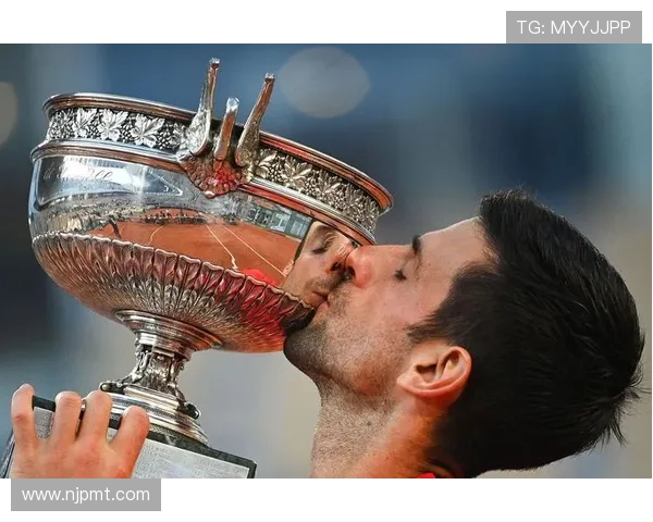 德约科维奇逆转再夺冠展现王者气势新星崛起掀起网坛新格局