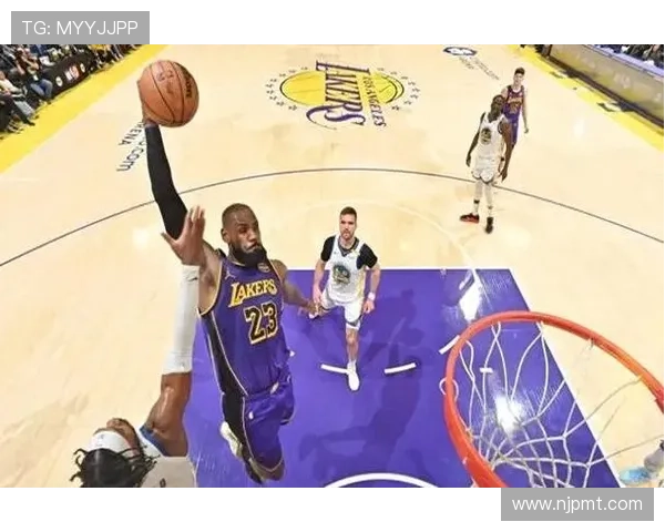 NBA最新战报：詹姆斯领衔湖人逆袭勇士库里单场三分创纪录