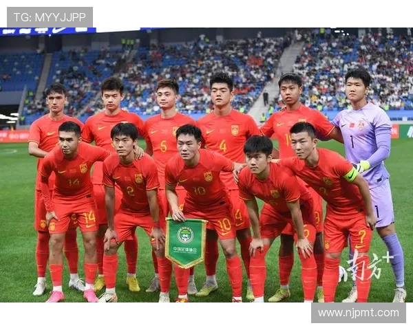 中国足球队迎战日本队，备战亚洲杯决赛阶段，球队状态回暖令人期待
