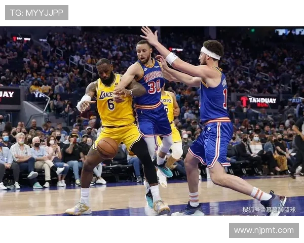 在激烈对决中湖人逆转勇士詹姆斯爆发带队重返西部前三征程再起